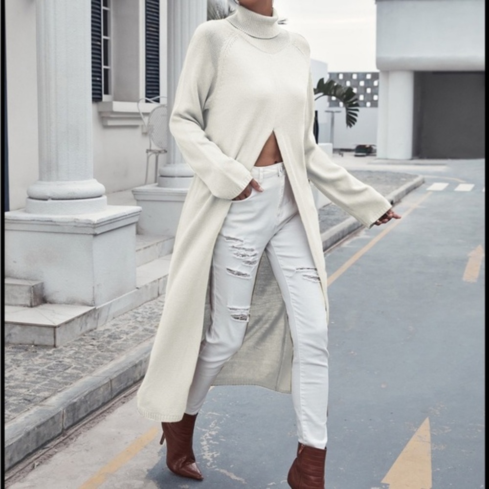 BNWOT MOTF cream, long sleeve turtleneck sweater
